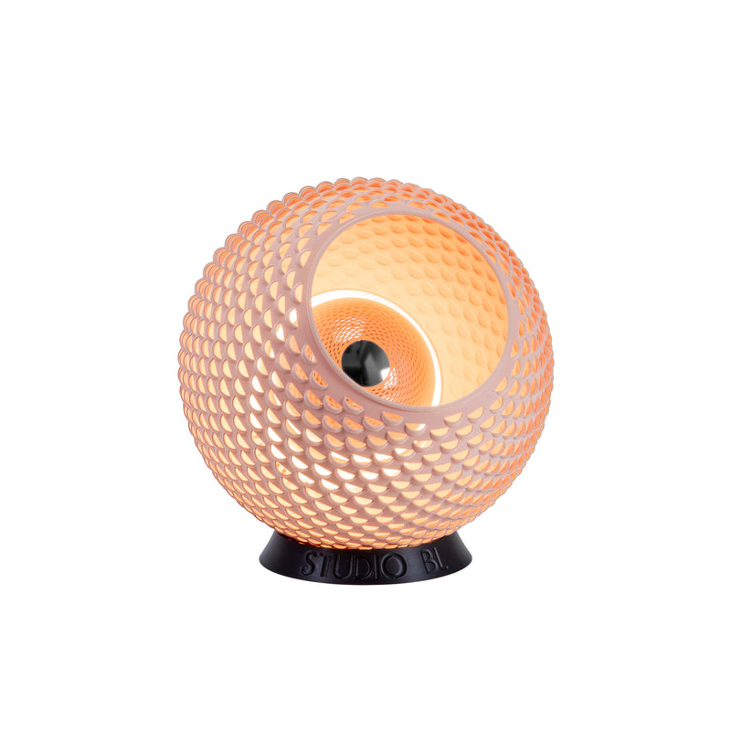 Baguio tafellamp in oud roze, 21 cm, schuin vooraanzicht, brandend met warm licht