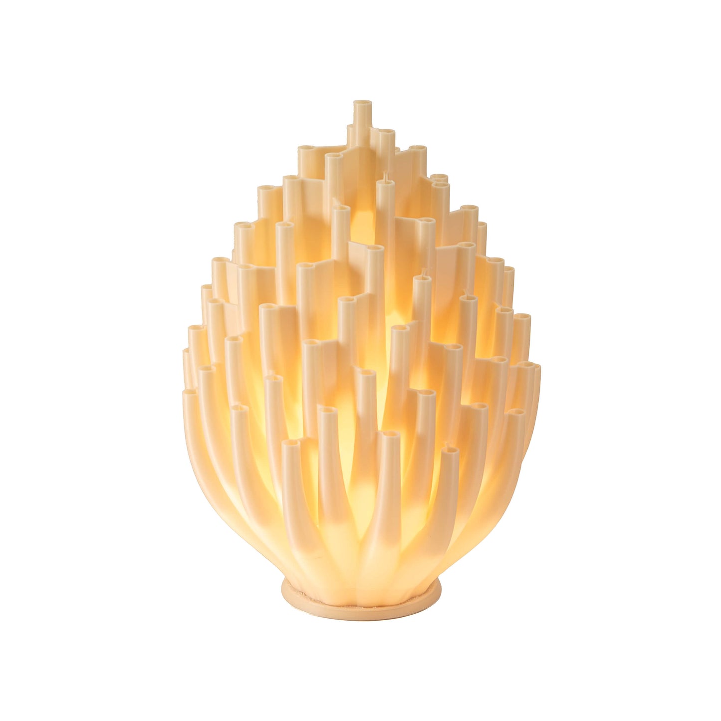 Flores tafellamp in ecru, vooraanzicht, lamp aan diffuus licht